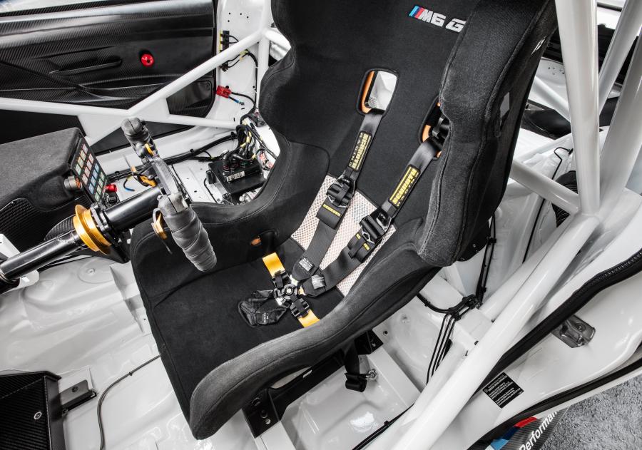 Интерьер BMW M6 GT3 (F13) 2015 года  (фото 14 из 51)